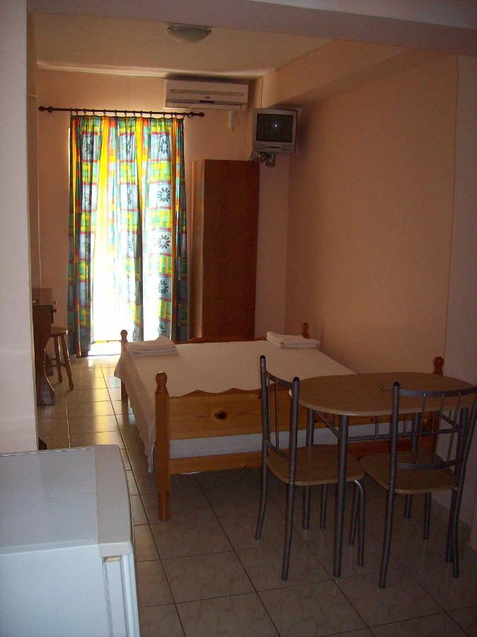 Petros Studios Poros  Chambre photo